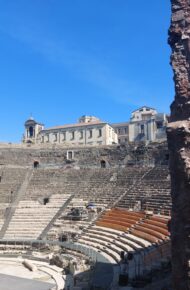 La fotografia rappresenta una panoramica del teatro Antico di Catania